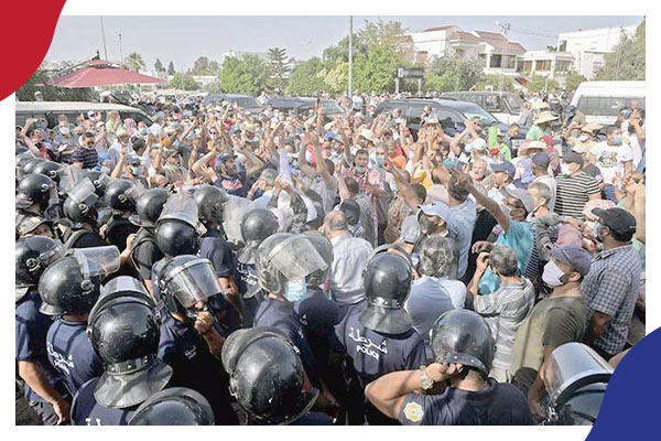 كاتب كندي يتعجب من تناقضات 