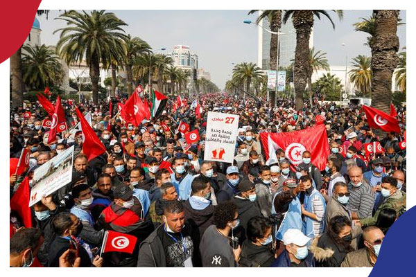  مسيرات الغضب تجتاح تونس ..  والمرزوقي يدعو الجيش للانحياز للشعب