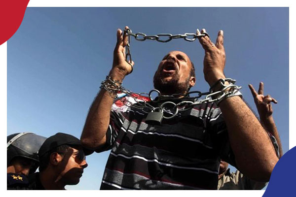 الاعتداء على ناشطين مصريين في السجن لإجبارهم على فك إضرابهم عن الطعام