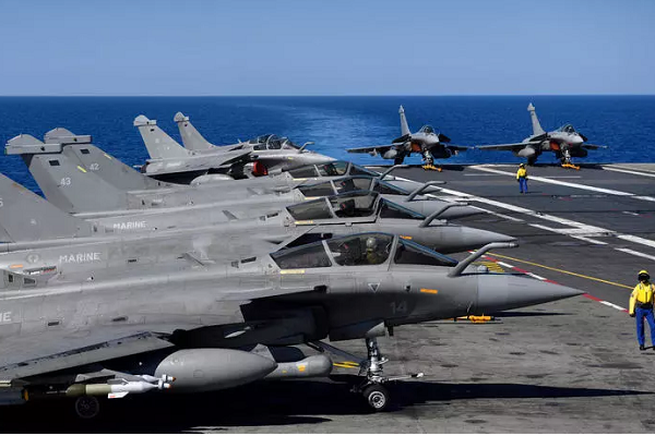 مصر تشتري 30 مقاتلة رافال إضافية من فرنسا بـ 4.52 مليار دولار!